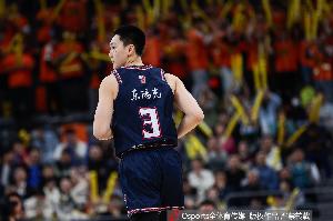 黄金甲体育官方网站-付政浩：从关键先生到罚篮罪人 胡明轩之变或折射广东危机