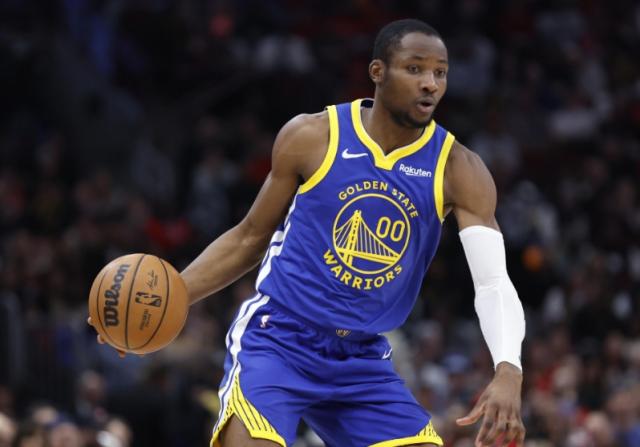 身后火箭步步紧逼 库明加独挑勇士锋线大梁