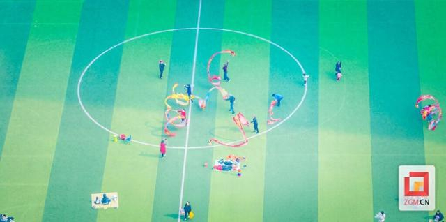 黄金甲体育-晒着太阳动起来！檀木林体育馆的冬日市井健身图|自贡|羽毛球|自贡市|四川省|门球_新浪新闻